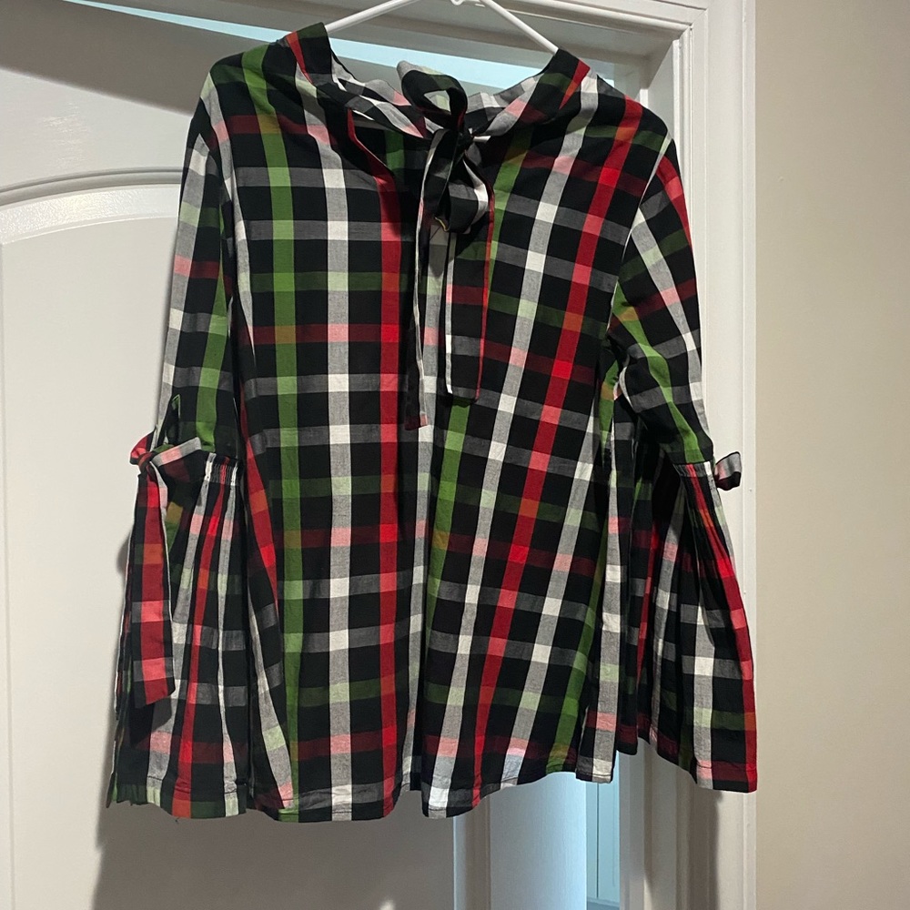 Crown & Ivy top. Size medium.